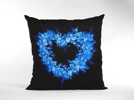 Poduszka dekoracyjna - niebieskie serce (1)